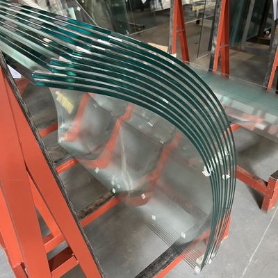 Édifice en verre courbé trempé Parement en verre chaud 3 mm 4 mm 5 mm 6 mm 8 mm 9 mm 10 mm Verre durci pour escaliers / fenêtre