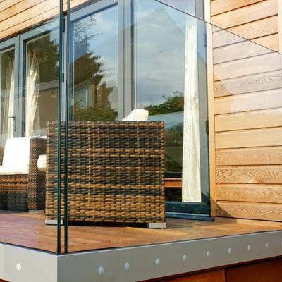 Barrière en verre sans cadre 4+4mm 5+5mm 6+6mm 8+8mm Barrière extérieure en verre trempé Balustrade d'escalier en verre sans cadre facilement personnalisable
