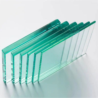 Verre de bâtiment industriel bleu clair ultra-clar Plaque de verre flottant 2 mm - 19 mm Glaçage glacé flottant Plaque de verre flottant haute transmission lumineuse