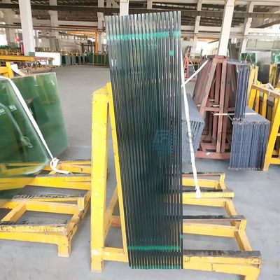 Verre de sécurité à coupe personnalisée finement poli, à faible teneur en fer, transparent et trempé pour le bâtiment