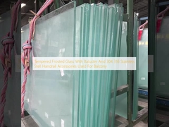 Verre trempé givré avec balustre et accessoires de main courante en acier inoxydable 304 316 utilisés pour balcon