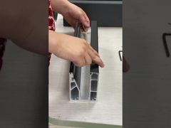 Installation de verre sur le profilé en U en aluminium